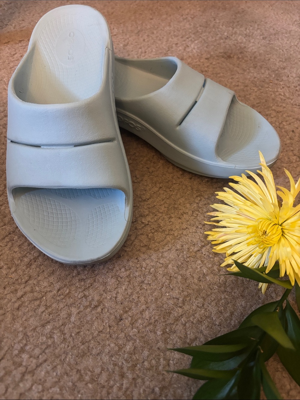 OOFOS Women's Slide Sandals in Light Gray